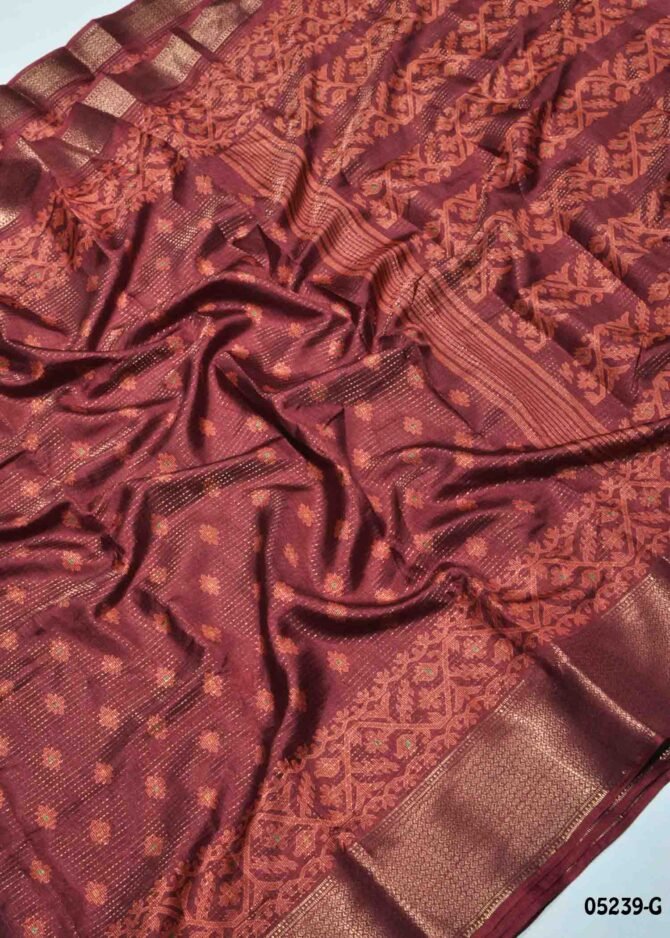 Yazhnila - 05239-G   Oxide Maroon Color Elegant Dola Silk Saree CM1210908 [RR6C]
