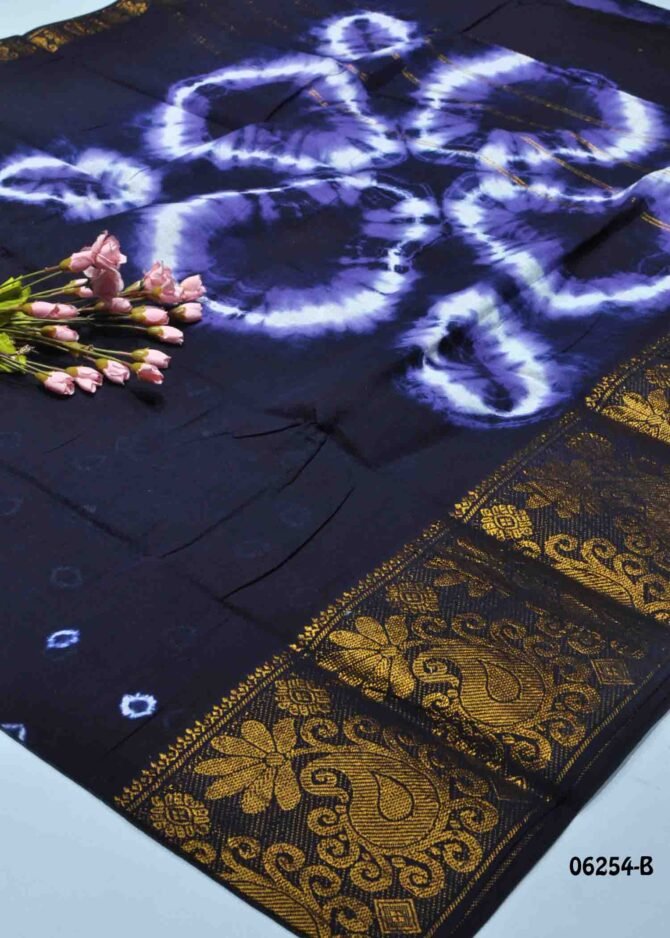 Yuveshni - 06254-B  Dark Violet Color Madurai Chungudi Cotton Saree CM1229993 [RR4C]
