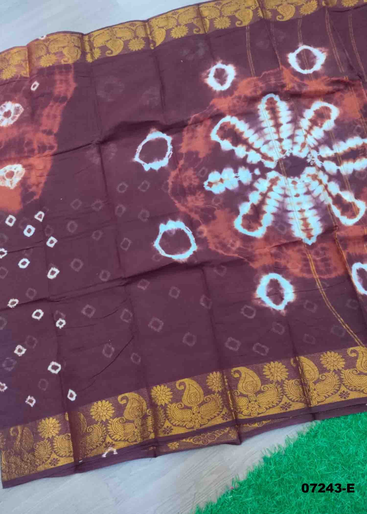 Dhara - 07243-E Brown Color Excellent Madurai Chungudi Cotton CM1437060 (RR1D)