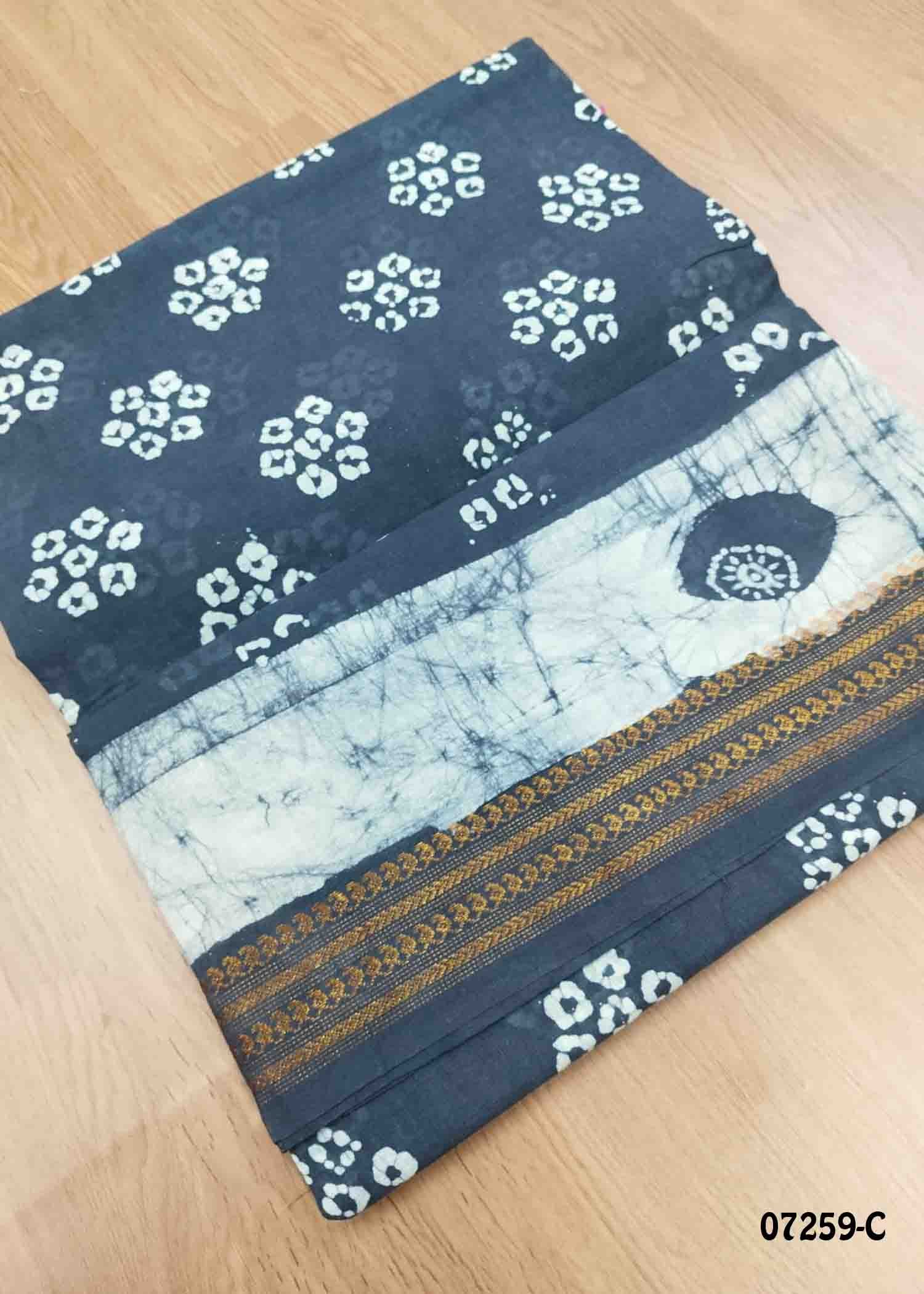 Kanimozhi - 07259-C Grey Color Madurai Chungudi Cotton Saree CM1444612 (RR3D)