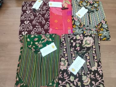 Girija - 07240-B Multi Colors Pranjul Nighty (xl) CM1426898, CM17416088*2, CM1412461*2